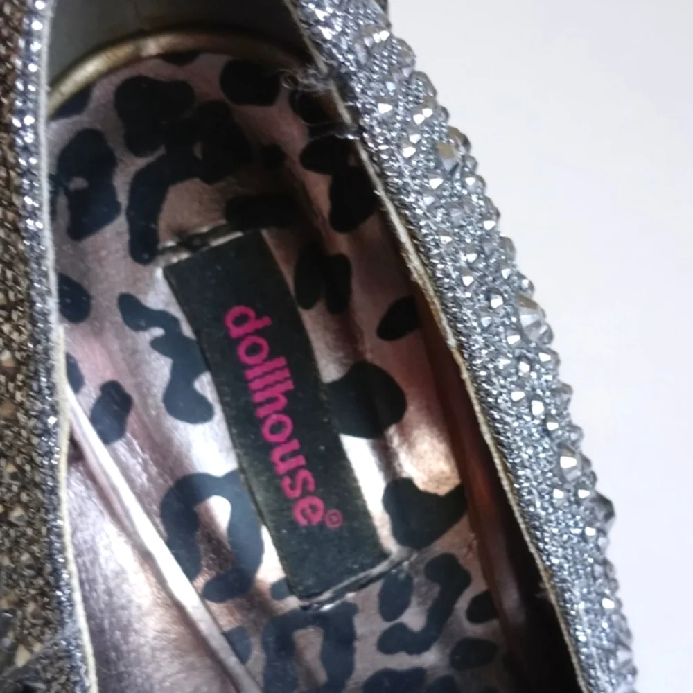 Rare Vintage Dollhouse Women’s Glam Silver Metallic Studded 6” Platform Shoes 8